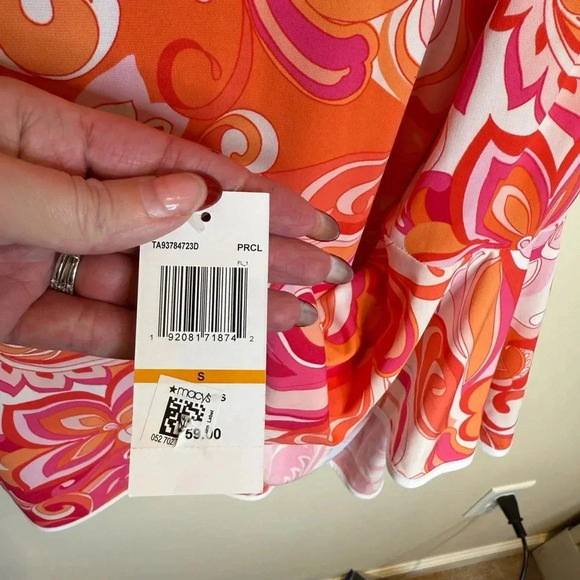 Macy’s Sam & Jess Pink & Orange Bell Sleeve Blouse with Crew Neck & 3/4 Sleeves - Picture 4 of 6
